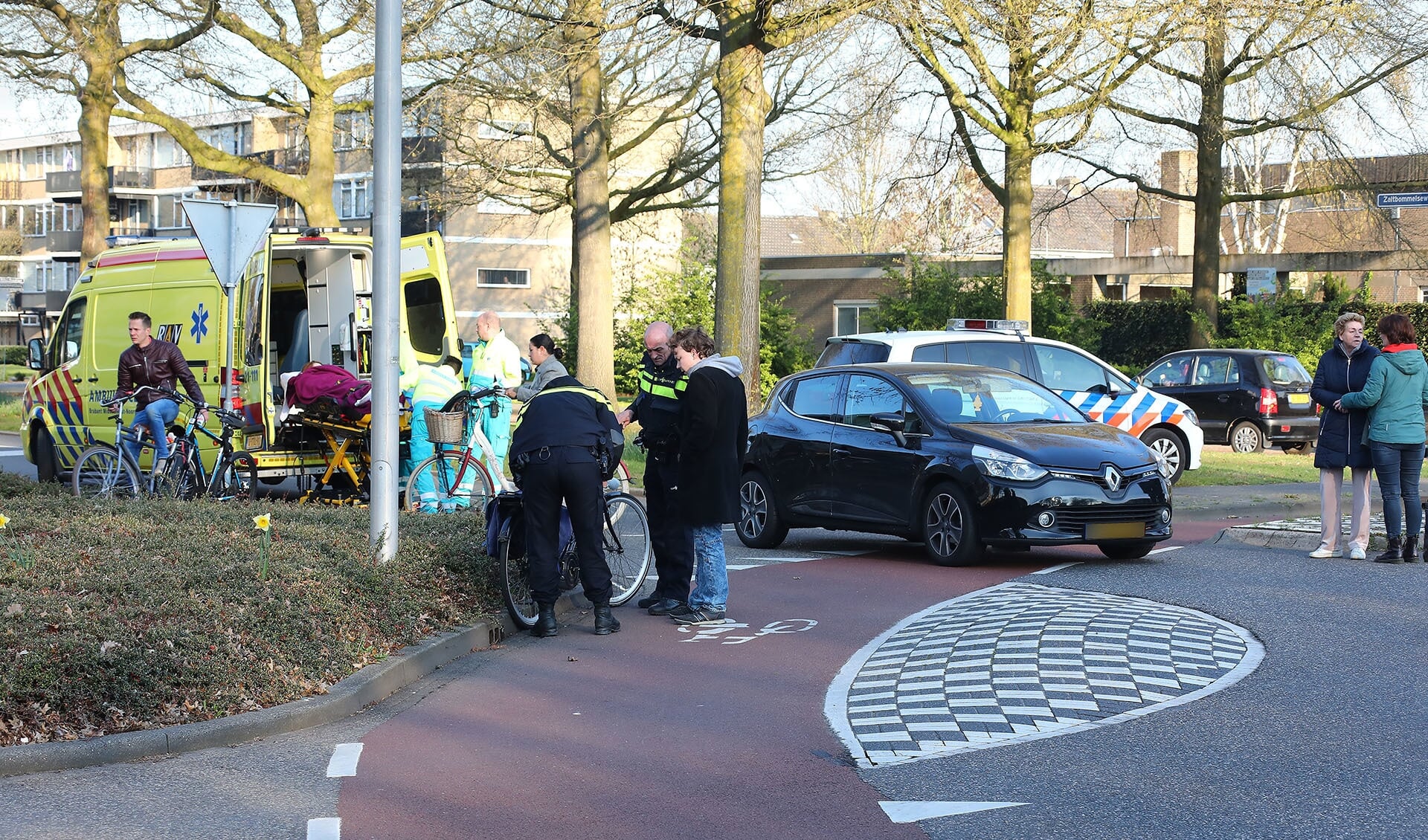 Fietsster gewond bij ongeval op rotonde Vierhoeksingel. (Foto: Charles Mallo / Foto Mallo)