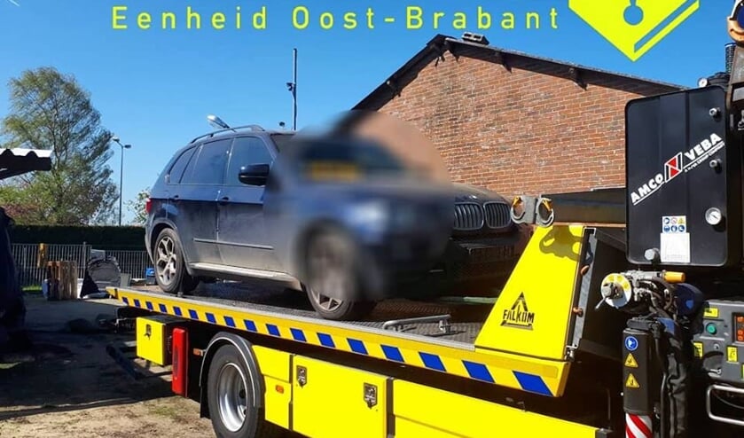 De gestolen BMW. (Foto: Facebook politie Oss)