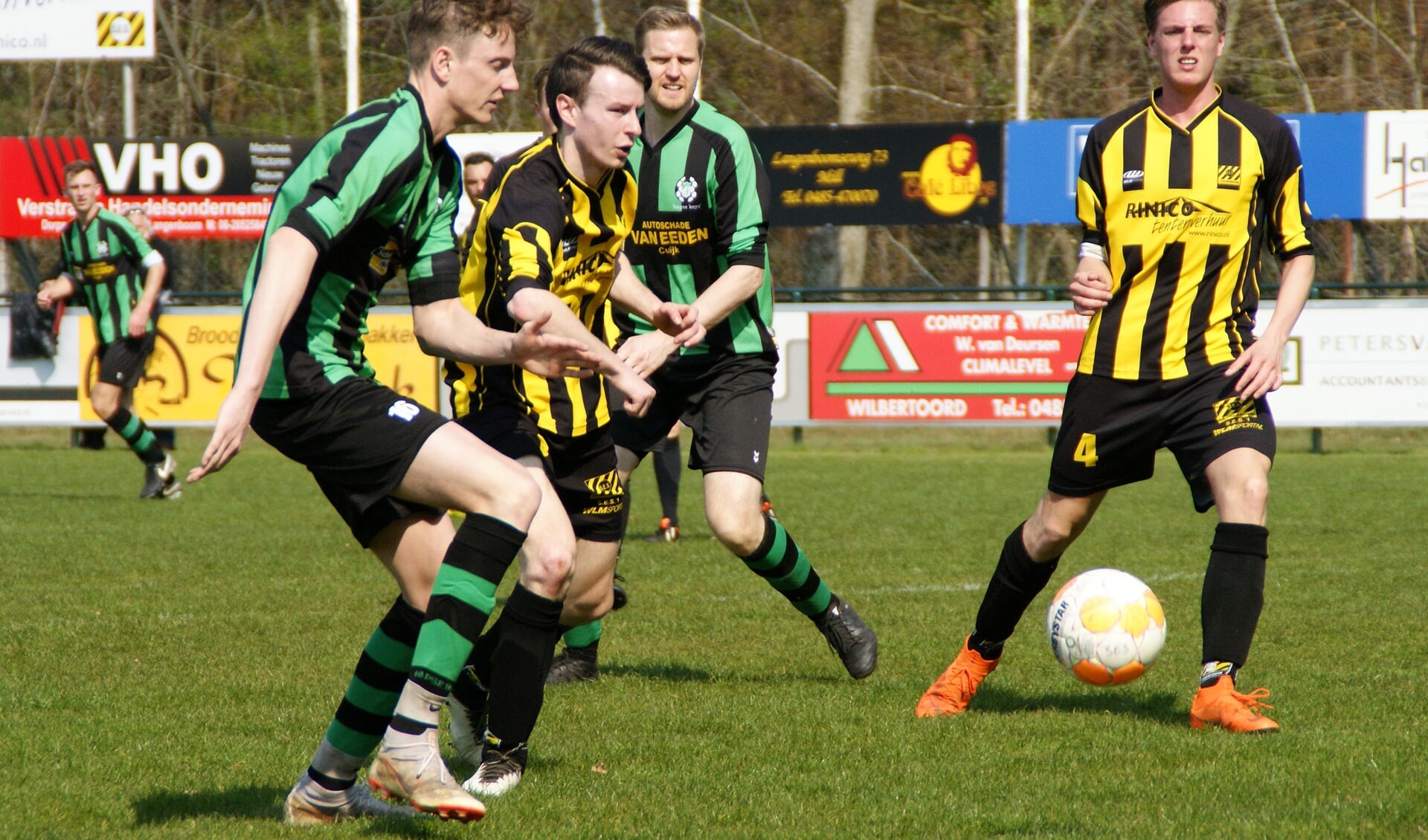 SES en Hapse Boys waren gewaagd aan elkaar: 1-1. (foto's: Jeff Meijs)