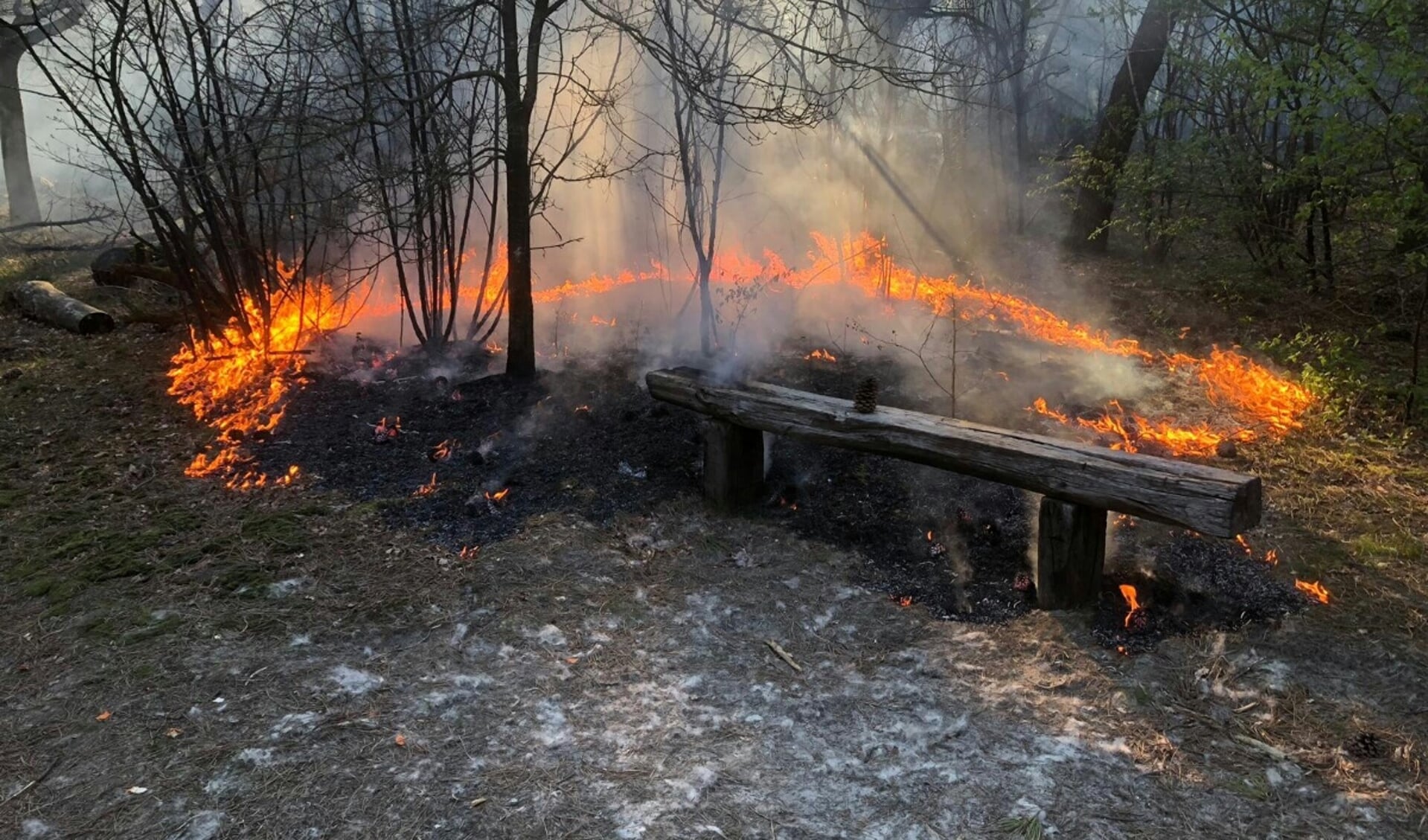 Brand in Geffen. (Foto: Lars Vorstenbosch)