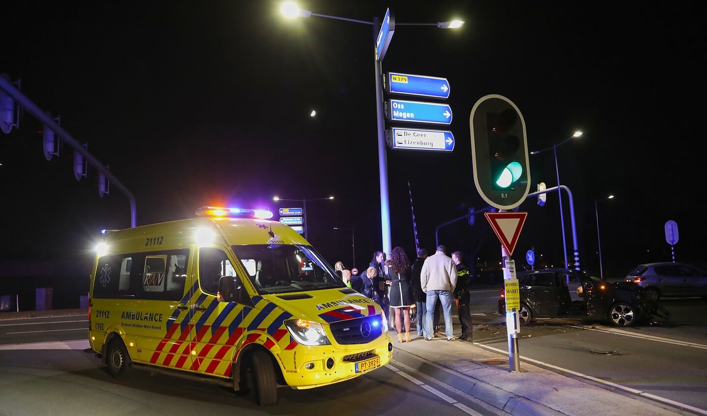 Ongeval op kruising. Foto: Gabor Heeres / Foto Mallo