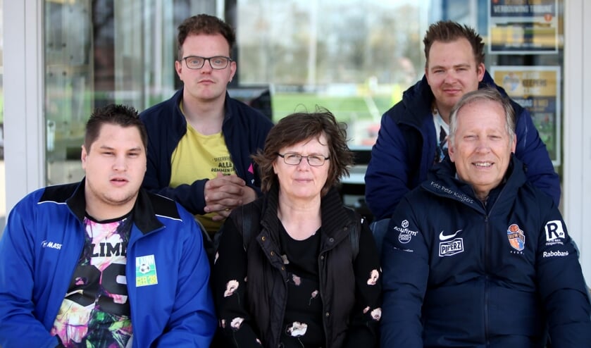 Steven, Michel, Laura, Riny en Piet zijn op zoek naar versterkingen