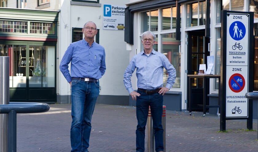 Hans Maassen en Peter Goes van de SOB (Stichting Ontwikkelingssamenwerking Boxmeer).
