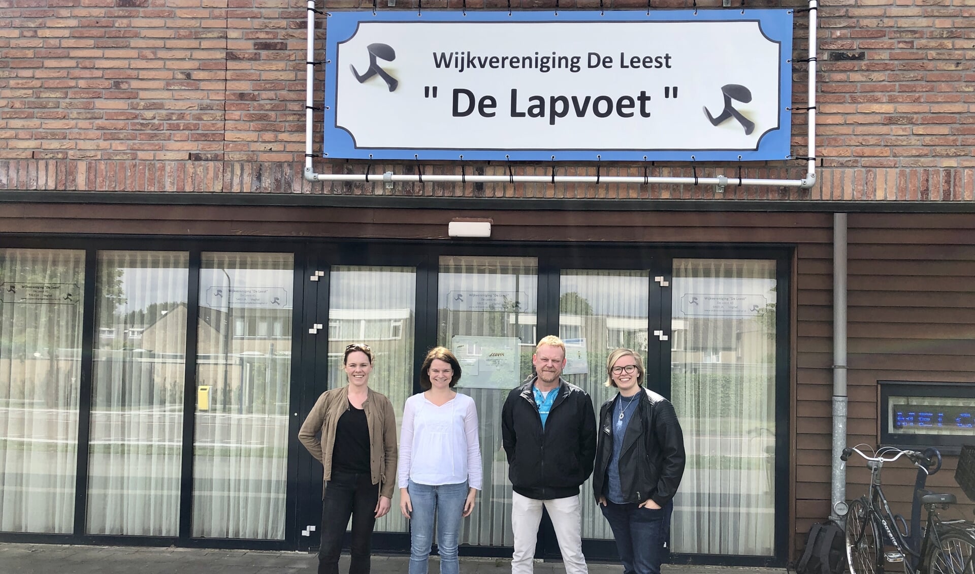 Kim Hellings, Mariëlle Mengers (allebei Beleef De Leest), Dennis van Schijndel (voorzitter van de wijkvereniging) en Ingrid Smit (ONS Welzijn). 