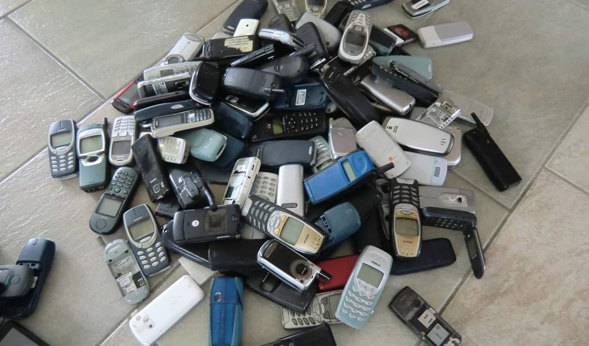 Mobieltjes verzamelen voor Stichting Opkikker.