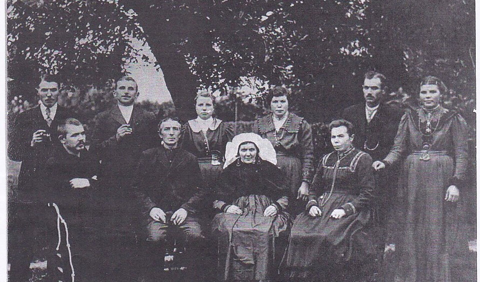 Een foto uit het jubileumboek van de familie Van Boxtel in 1920.