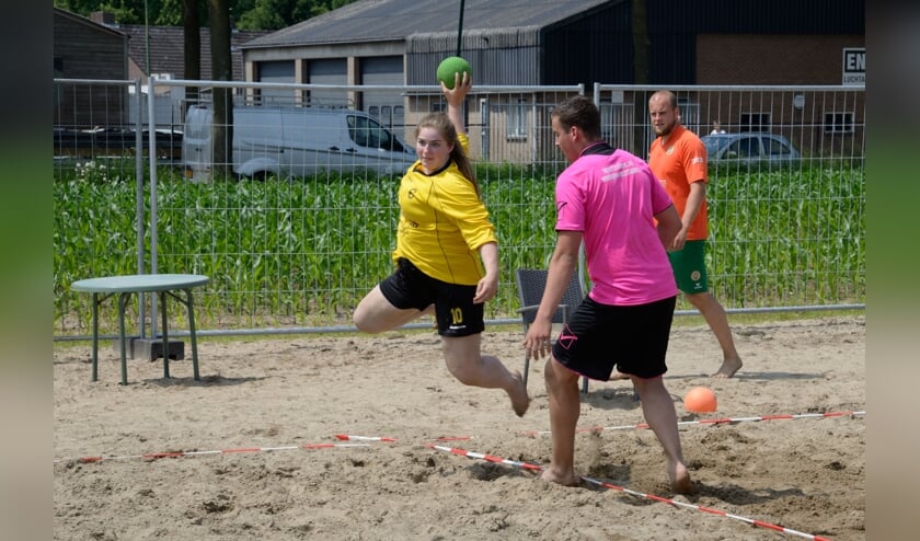 Beachhandbal in Berghem.