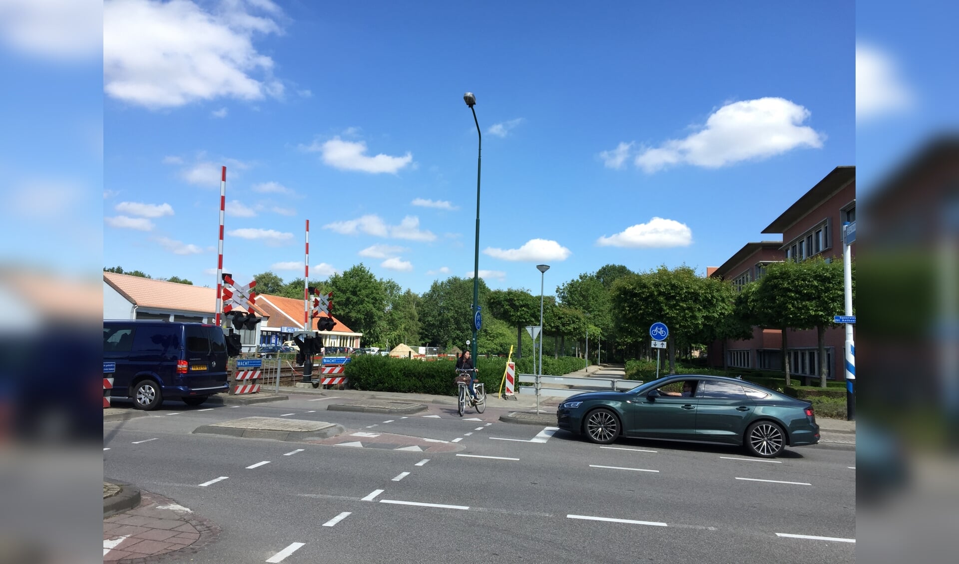 De oversteekplaats voor fietsers vanaf het Schilderspad in Boxmeer wordt in de toekomst afgesloten. 
