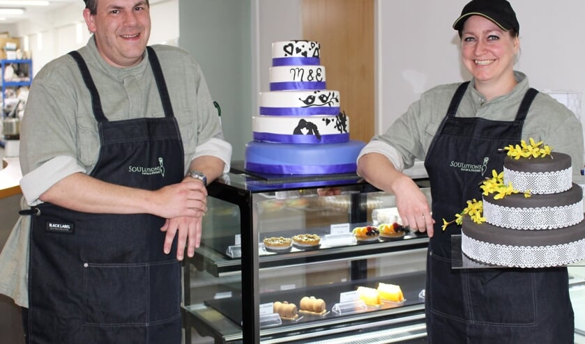 Marco Reijnen en Esther Faasen in hun zaak Soulutions Pastry & Desserts in Cuijk. (foto en tekst: Aileen van Tilburg)