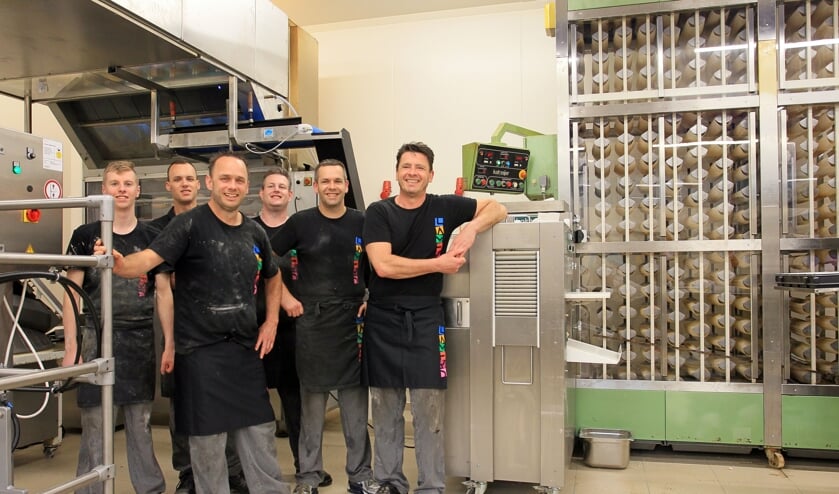 Aan het werk in de nieuwe bakkerij van De Bakkers Lamers in Heesch.