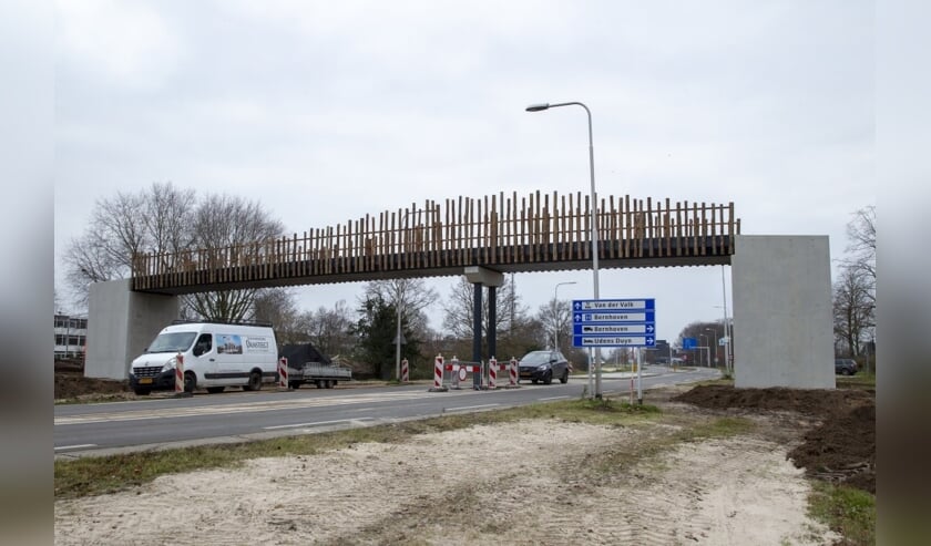 De brug waar de steen vanaf werd gegooid
