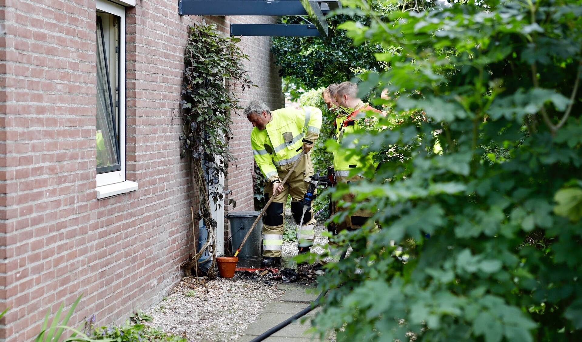 Bij een brand aan de Ribes in Boxmeer is een woning beschadigd geraakt.