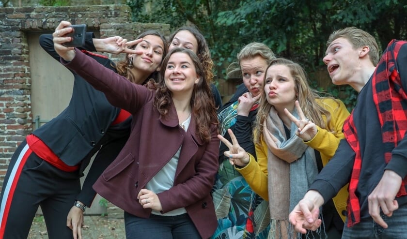 De Club van Lelijke Kinderen is gebaseerd op het inmiddels bijna klassieke boek van Koos Meinderts.