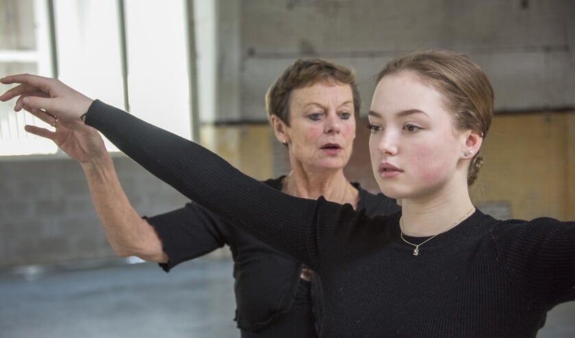 Docente Yvonne den Dekker en Sanne van den Biggelaar (Foto: Karin Jonkers).