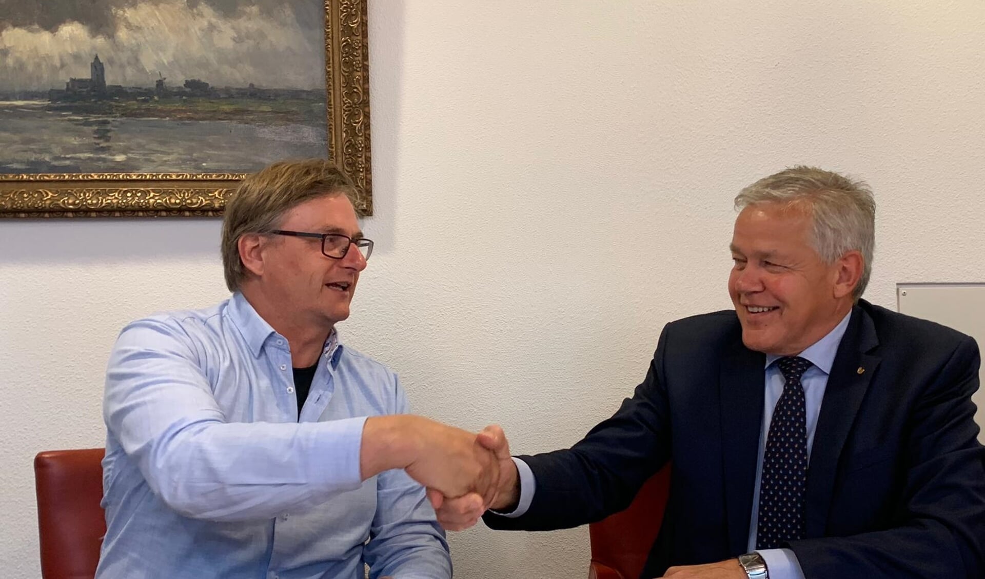 Afgelopen vrijdag hebben wethouder Gerard Stoffels namens de gemeente Cuijk en Toon Ebben van Boomkwekerij Ebben de erfpachtovereenkomst ondertekend voor het te ontwikkelen Landschapspark De Heerlijckheid Cuijk