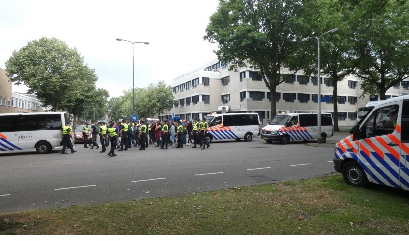 Oefening van de Mobiele Eenheid aan de Raadhuislaan in Oss. (Foto: Thomas)