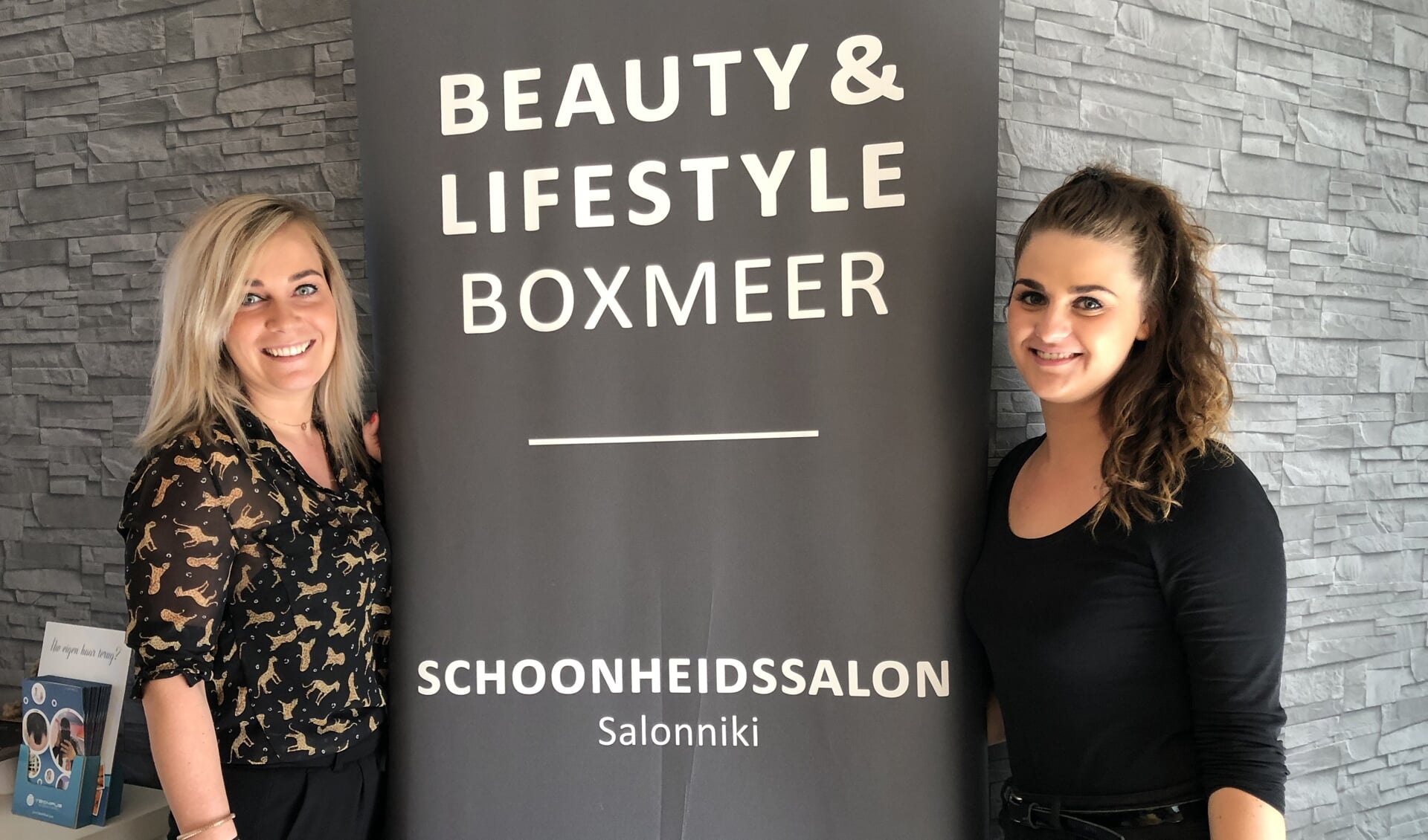 Niki Couwenberg (links) en Marlou Barten werken samen in de salons aan de Sint Anthonisweg 2 in Boxmeer.