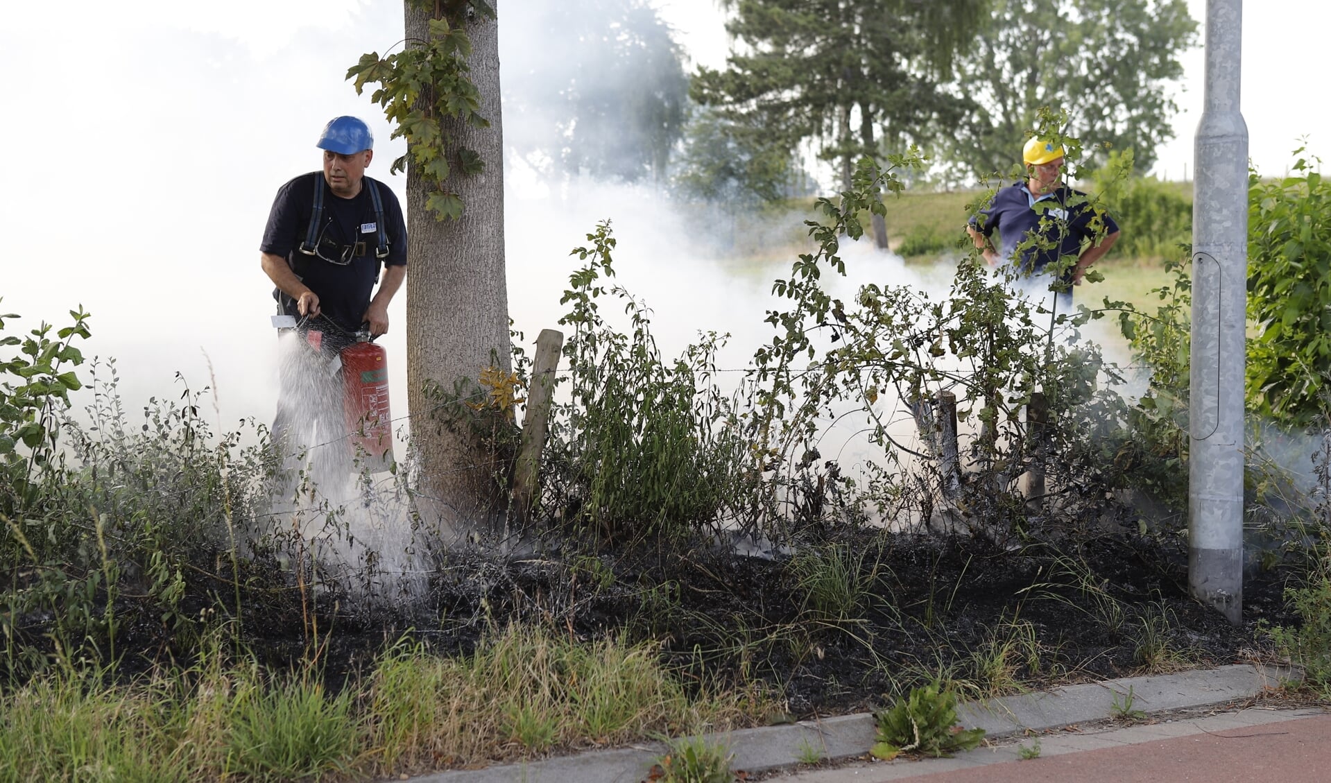 De brandweer is drukdoende met een drietal branden in de omgeving van Katwijk.