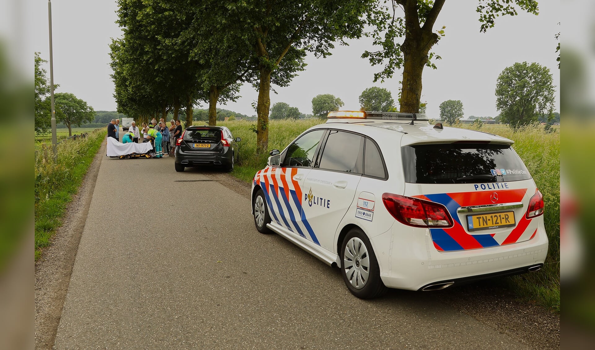 Vrouw gewond bij ongeval op Neerloon. (Foto: Gabor Heeres / Foto Mallo)