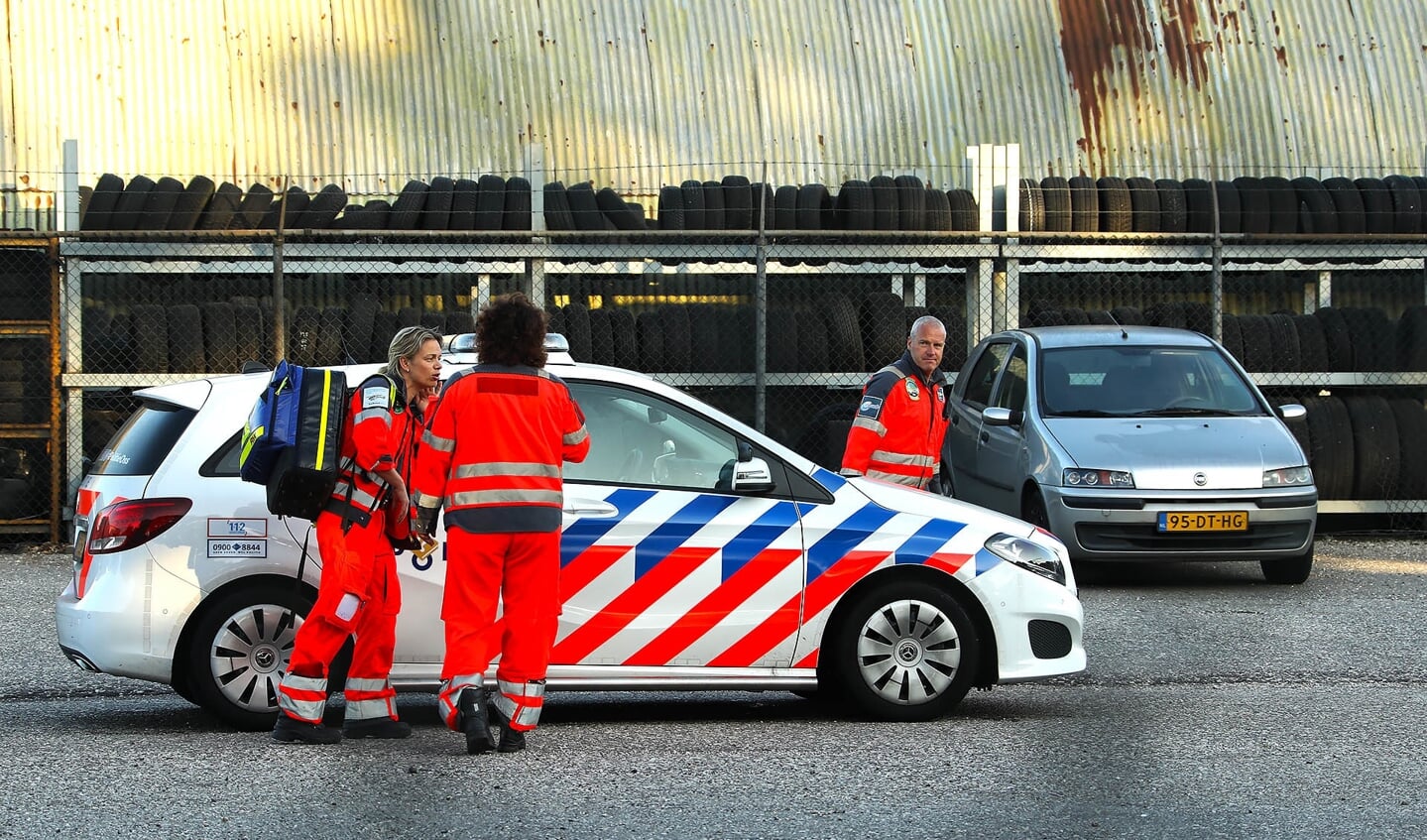 Gewonde bij ongeluk bedrijf aan de Maaskade. (Foto: Gabor Heeres / Foto Mallo)