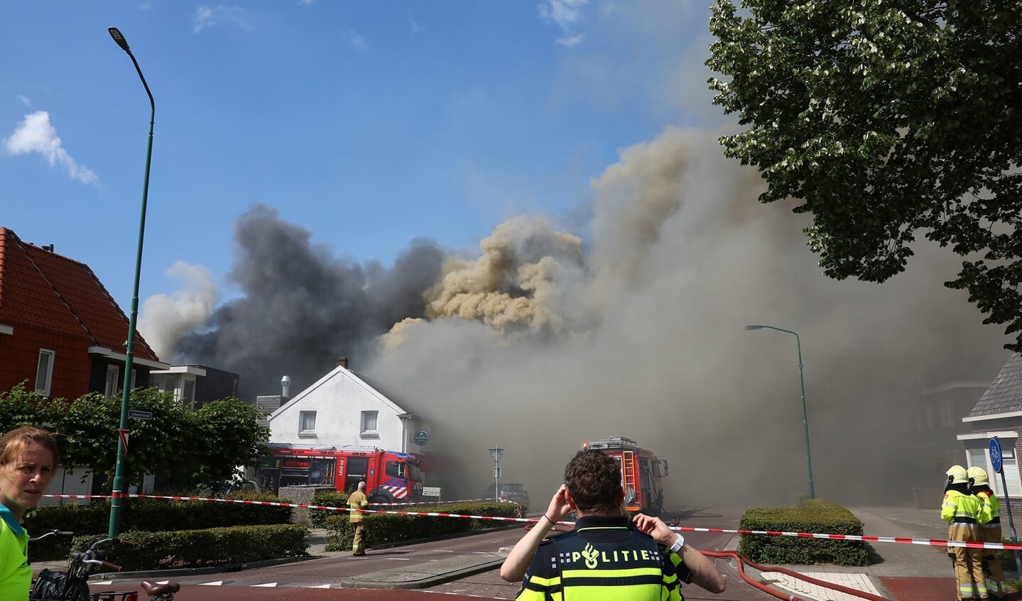 Grote brand in Berghem. (Foto: Charles Mallo / Foto Mallo)