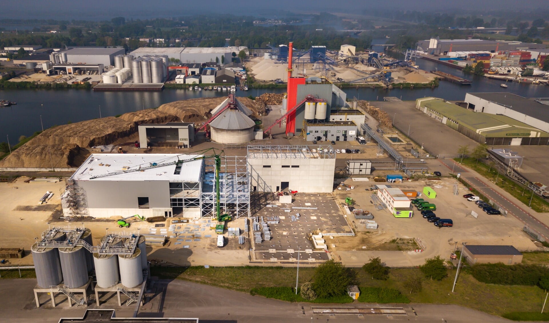 Luchtfoto bouw fabriek Duynie Ingredients in Katwijk.