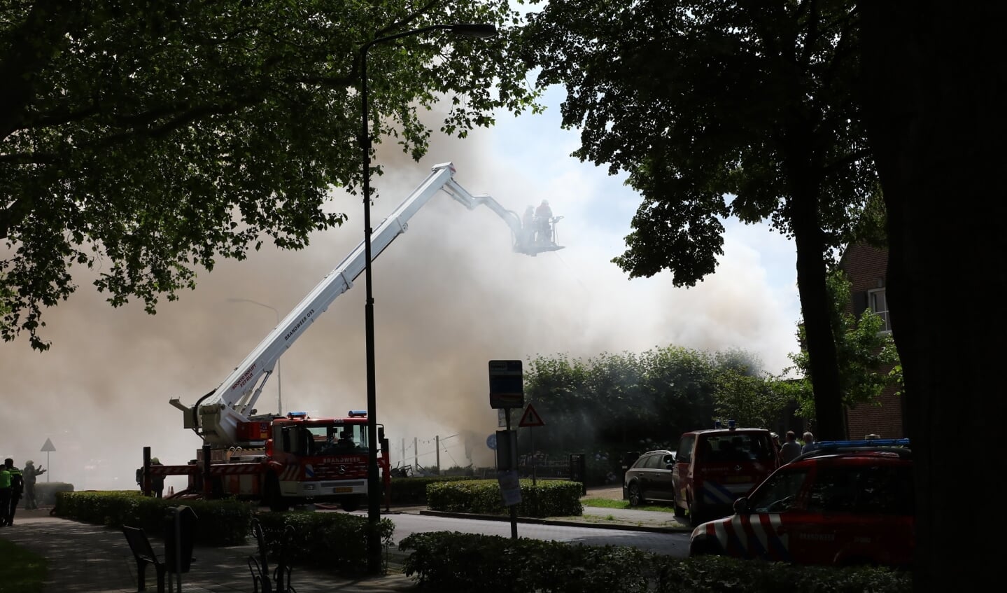 Grote brand in Berghem. (Foto: Charles Mallo / Foto Mallo)