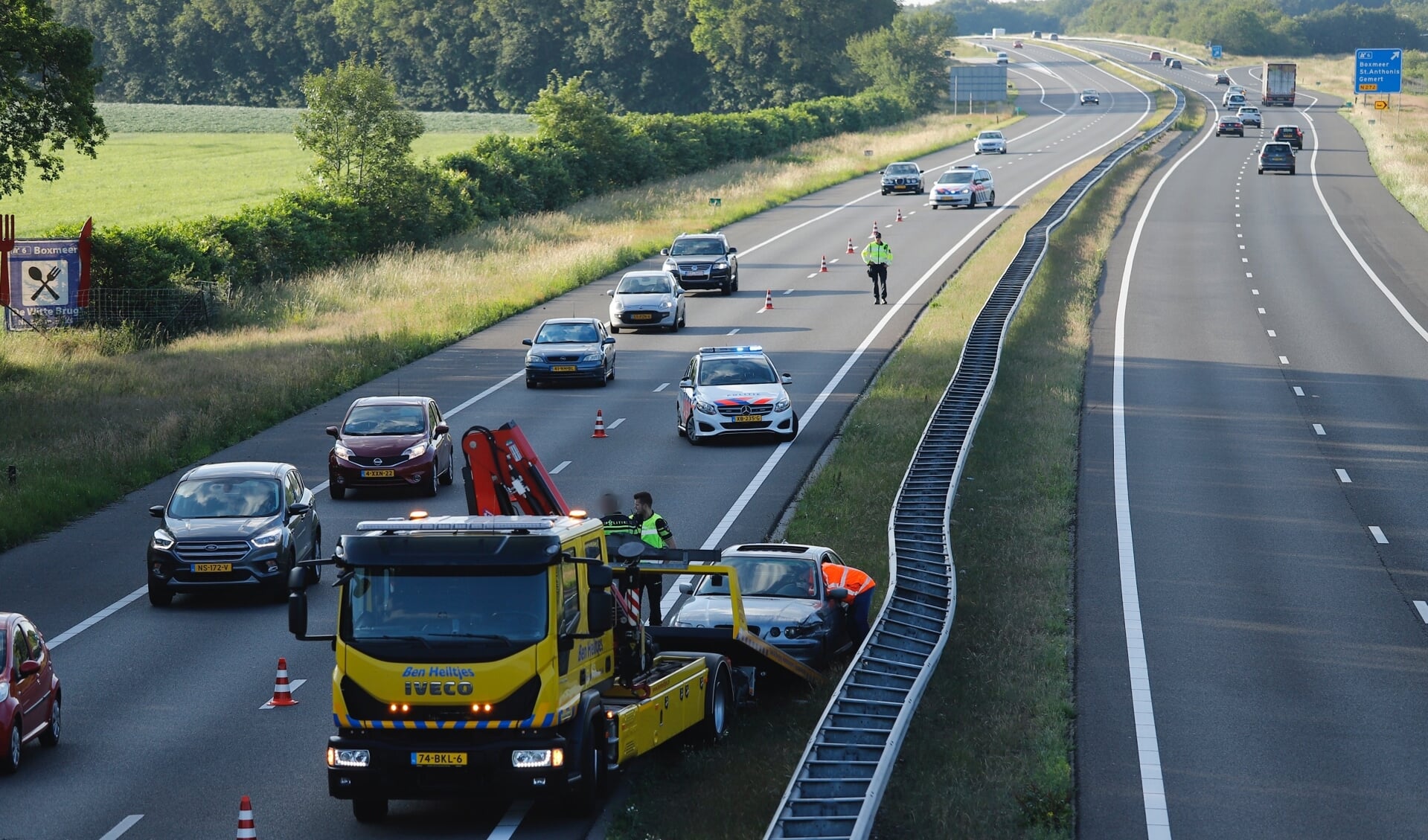 Een Duitse automobilist heeft zondag op de A73 een eenzijdig ongeluk gehad. 