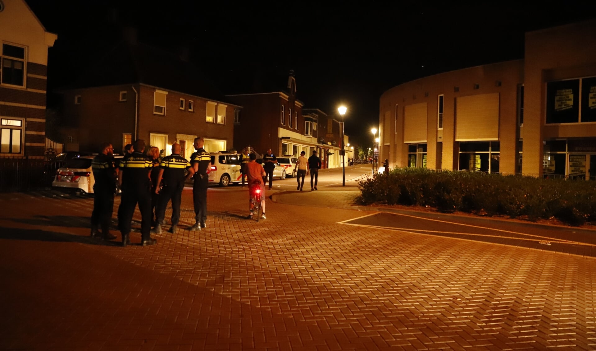 Bij een massale vechtpartij in Boxmeer zijn vannacht drie gewonden gevallen.