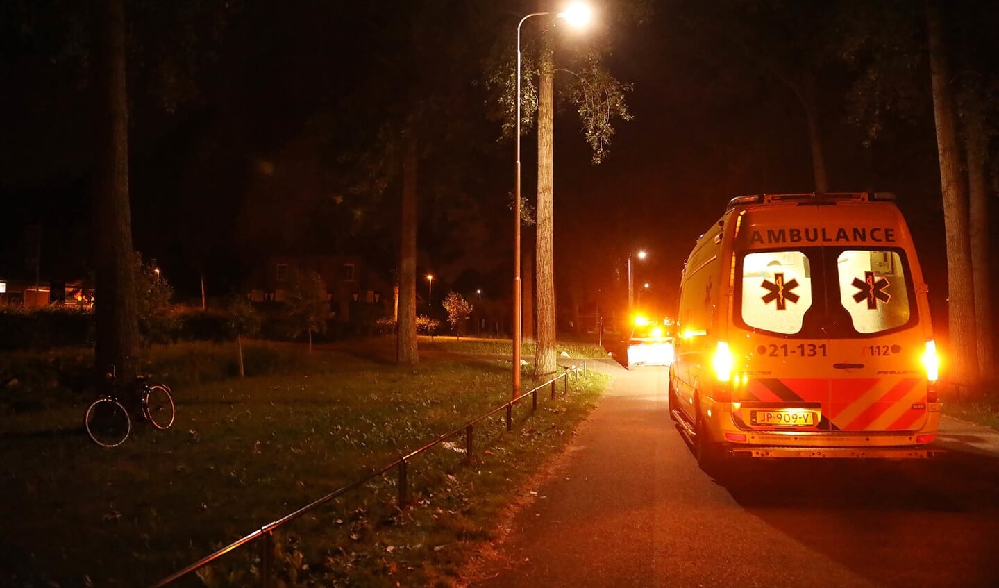 Fietser raakt gewond bij ongeval op Amsteleindstraat. (Foto: Gabor Heeres / Foto Mallo)