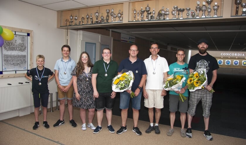 Vlnr: Ties Bergmans, Sieb Droomers, Melissa Platenburg, Michel Schuurmans, Maurice Platenburg, Jan Lemmers, Mark van Tiel en Corné van Summeren.