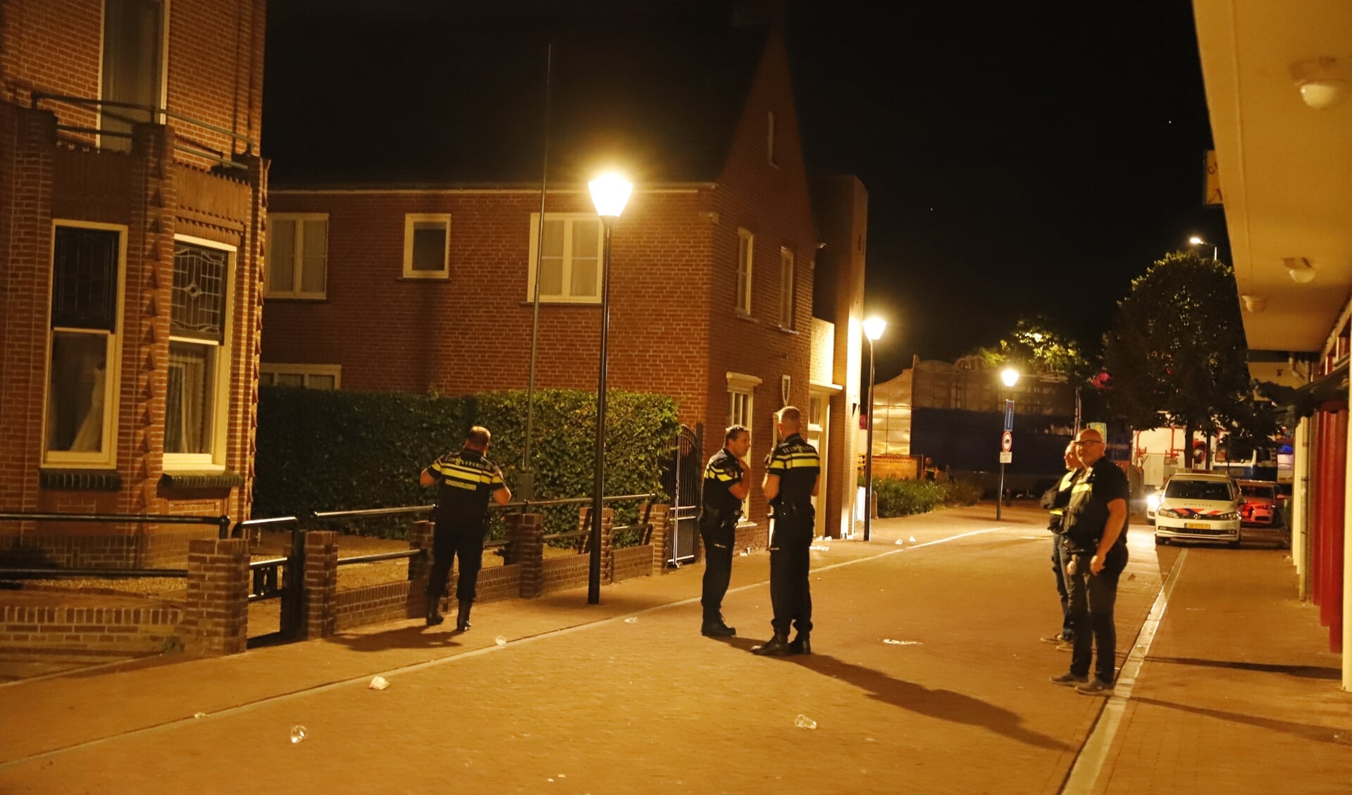 Bij een massale vechtpartij in Boxmeer vielen afgelopen nacht drie gewonden.