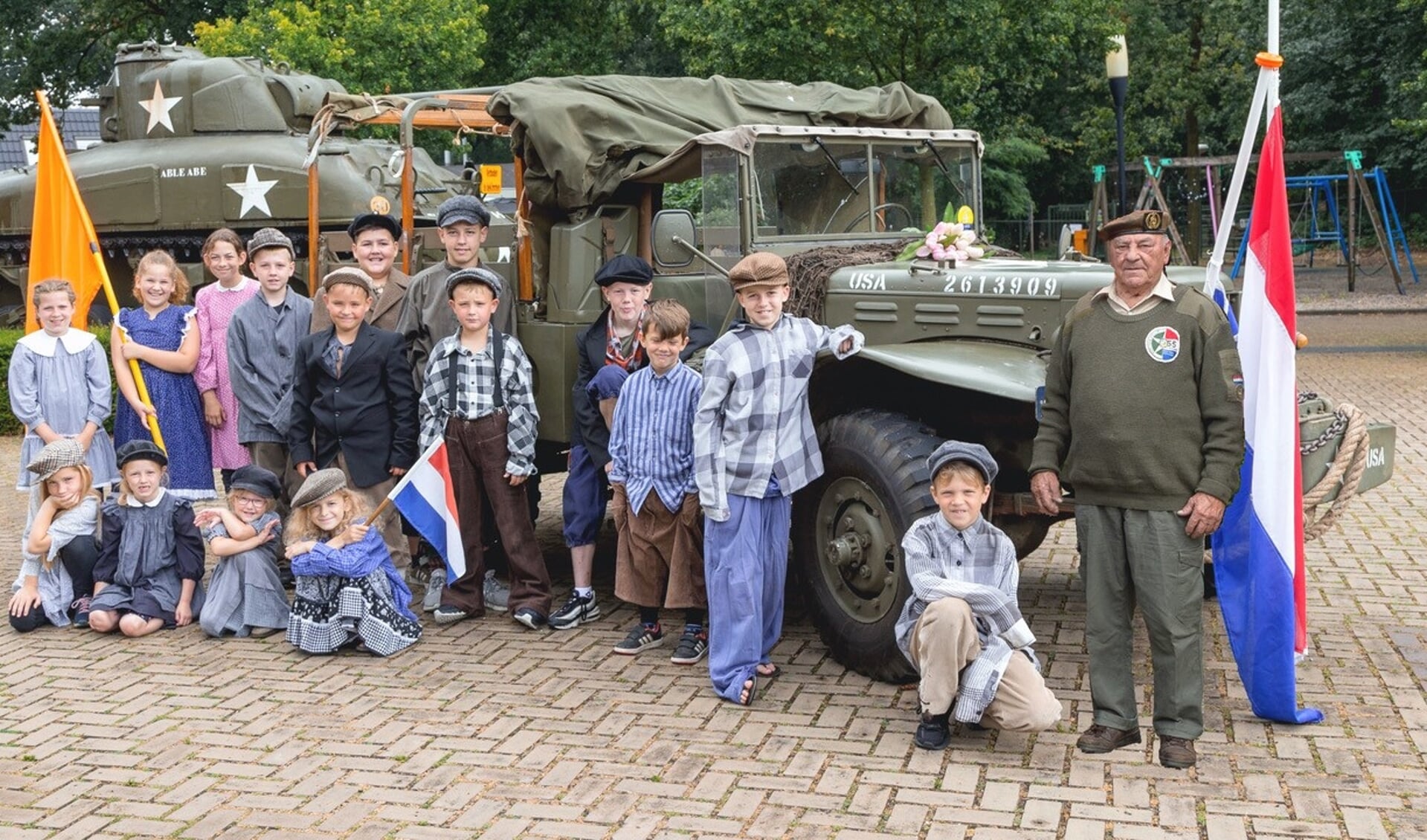 Op zondag 13 oktober zullen de kinderen gehuld gaan in kledij uit de oorlogsjaren '40. (foto: Albert Hendriks)