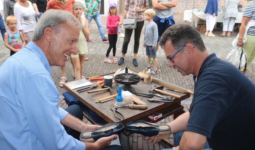 Lex Roolvink (links) tijdens de landelijke Vestingsdagen in Grave.