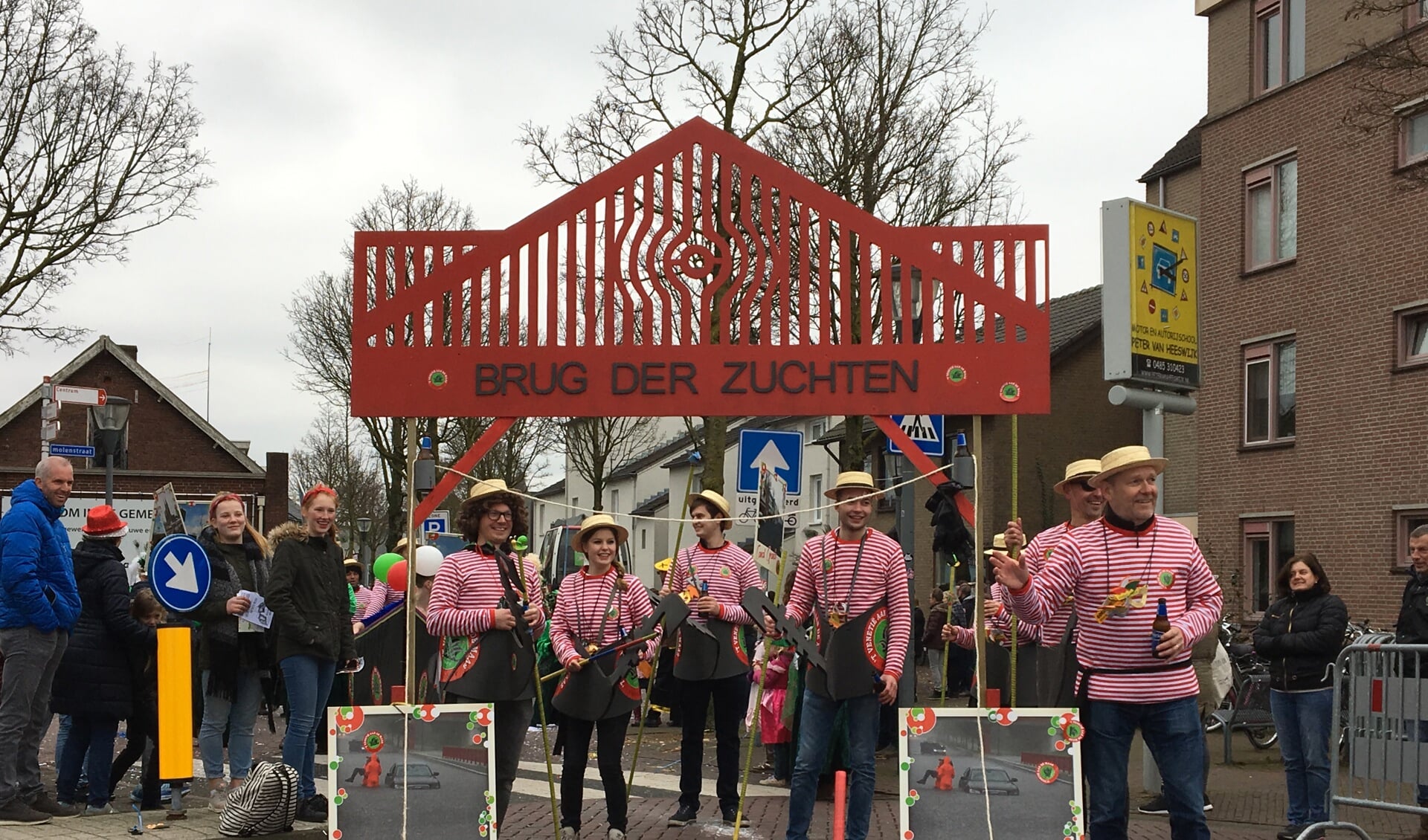De jaarlijkse carnavalsoptocht door het centrum van Cuijk is één van de activiteiten van Karnavalsgezelschap De Nölers. 