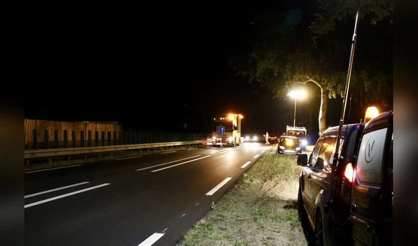 N321 bij Beers tijdelijk afgesloten door kapot asfalt.