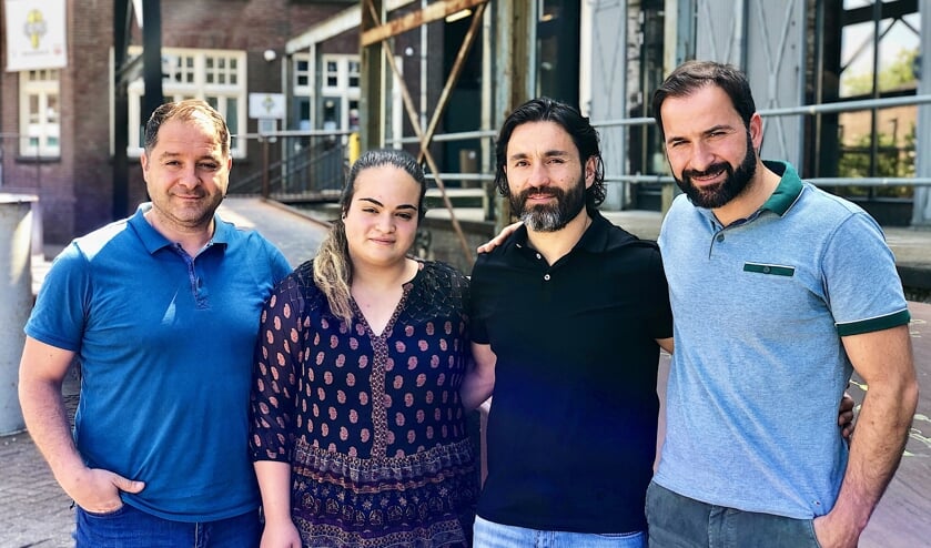 Oom Turgut, Esna, vader Ali en oom Turgay.