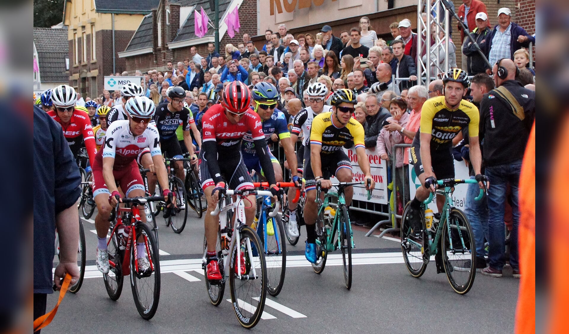 Daags na de Tour verwelkomt negen van de elf Nederlandse Tour de France-deelnemers.