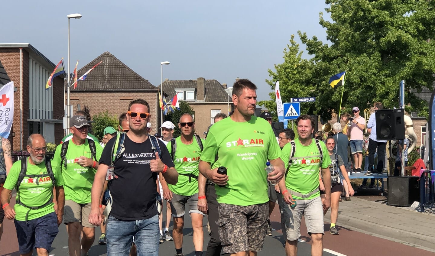 De wandelaars trokken afgelopen week ook door Gennep, Ottersum en Milsbeek. 