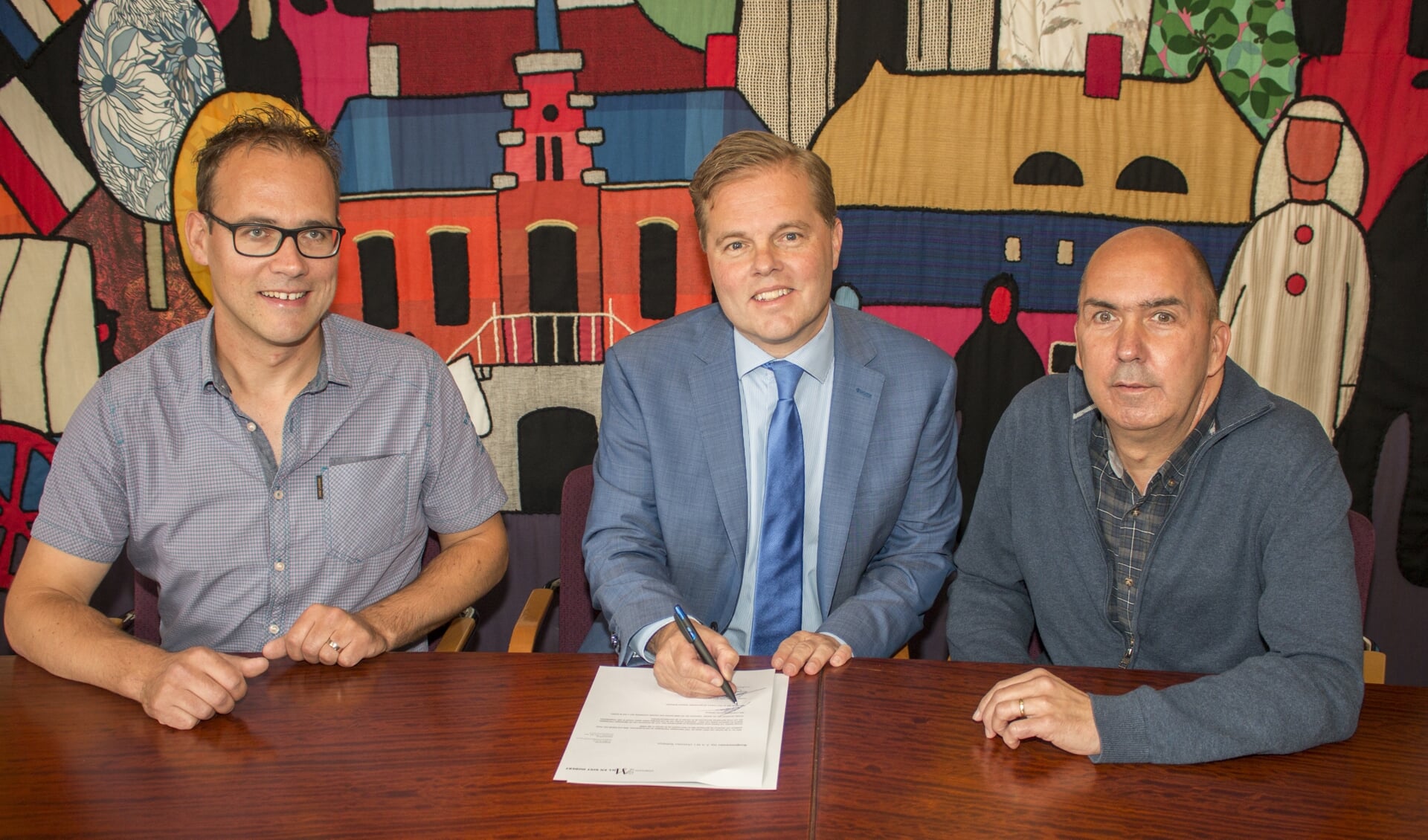 V.l.n.r.: Bart van Hees, Antoine Walraven en Corné Kremers ondertekenden het verzoek. (foto: Hen Daams)