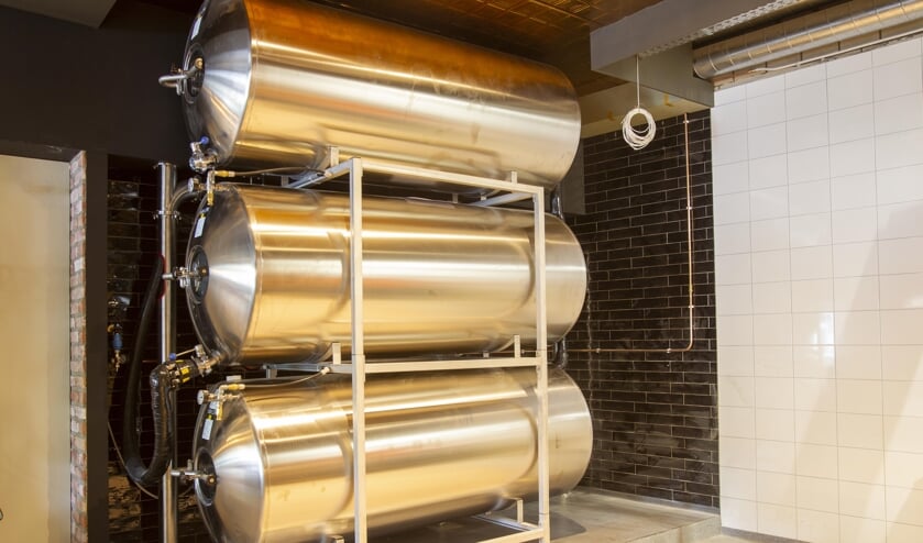 Drie rvs watergekoelde 1000 liter tanks sieren de ruimte (foto: Ad van de Graaf)