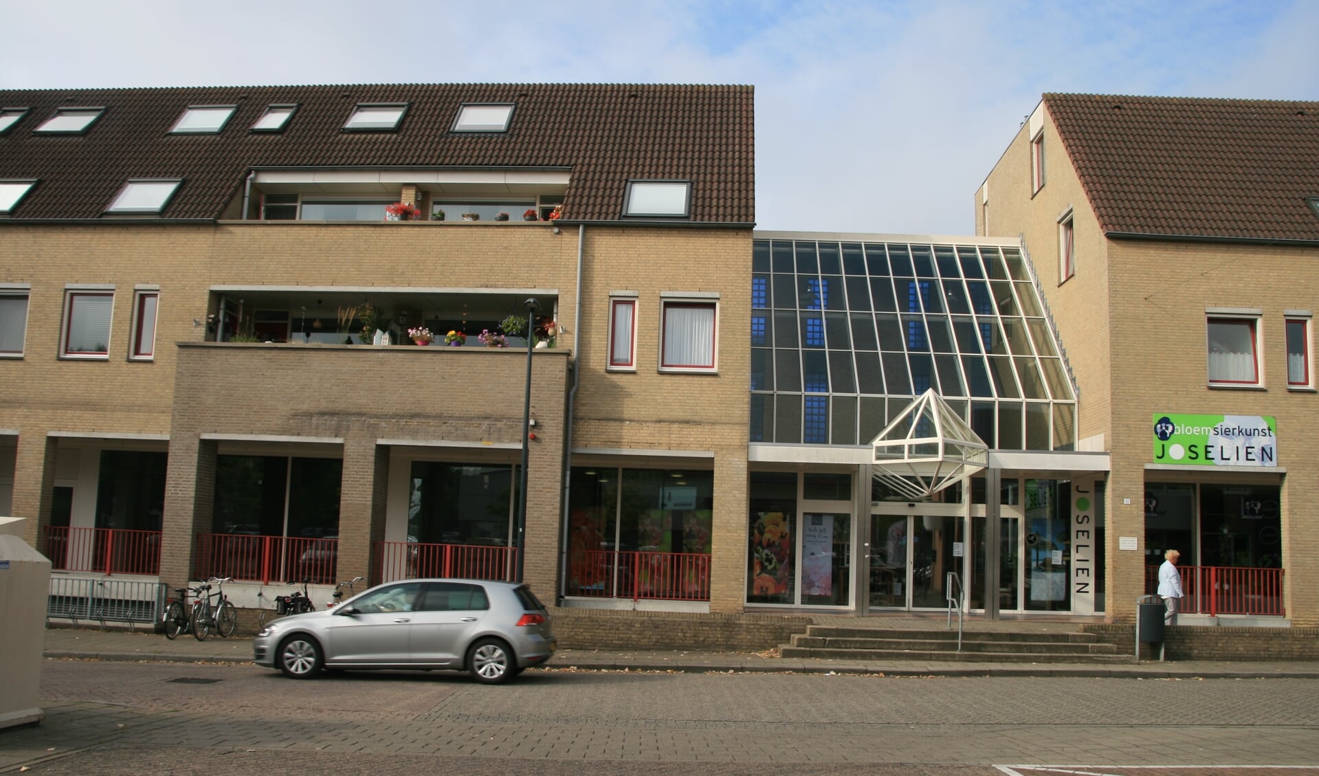 De huidige entree van de supermarkt aan de Hoogkoor in Boxmeer.