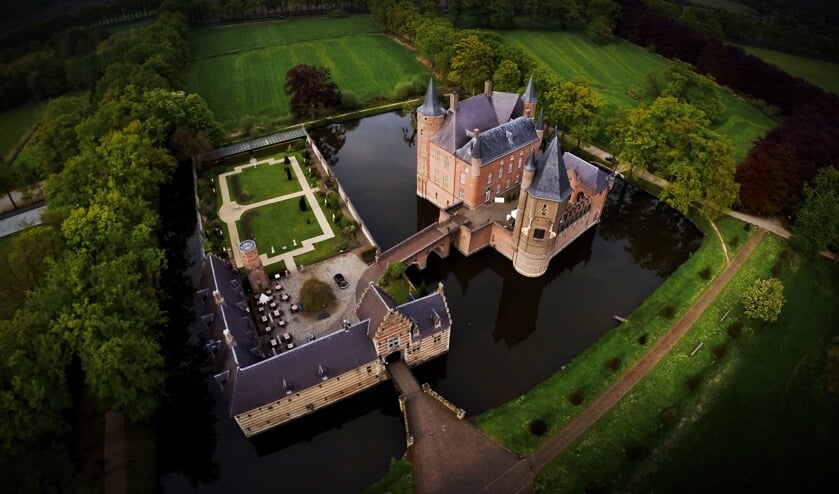 Kasteel Heeswijk gefotografeerd met een drone.