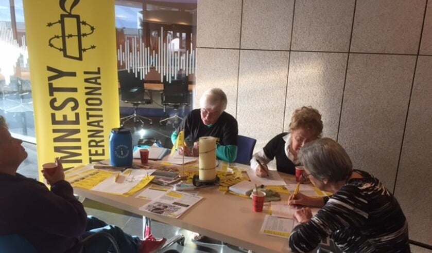 Amnesty Grave stopt met alle activiteiten, waaronder het bekende brieven schrijven.