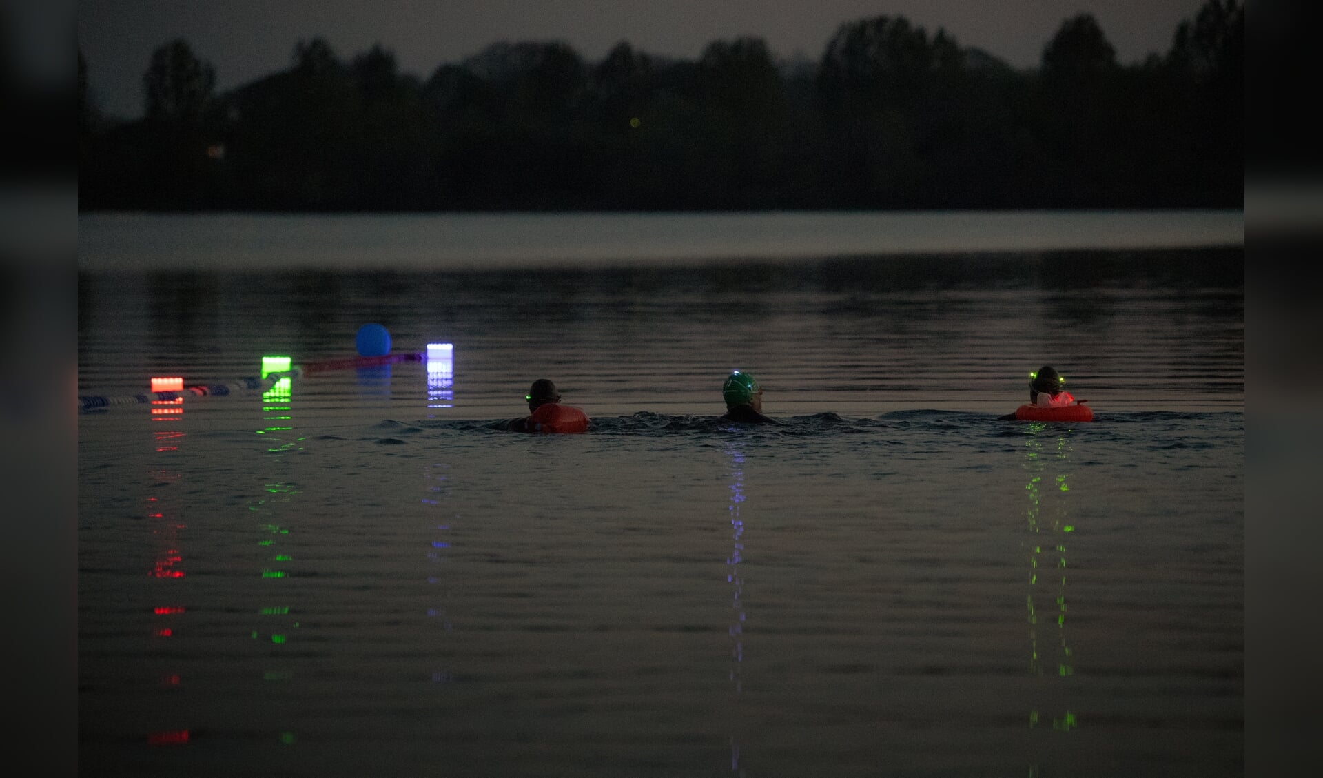 Er is dit jaar weer een Night Swim. (Foto: Marco van Rooijen)