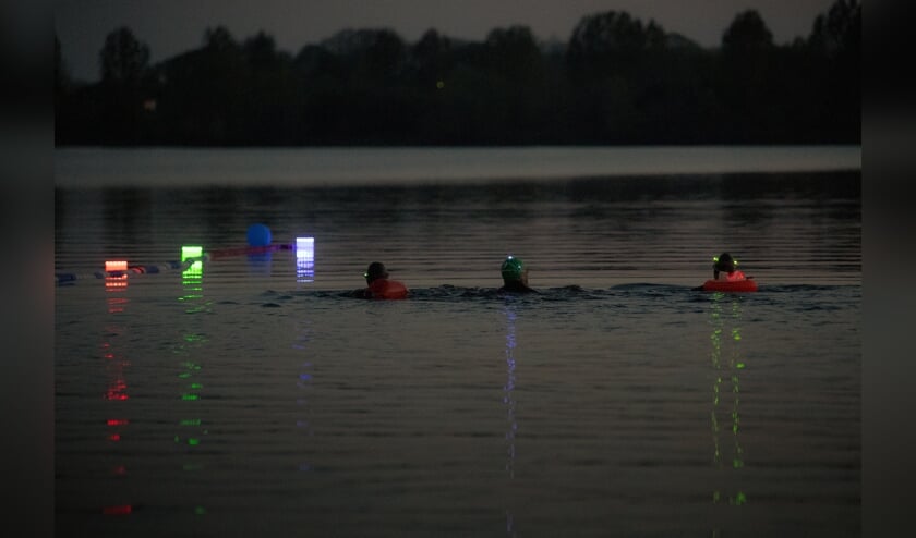 Er is dit jaar weer een Night Swim. (Foto: Marco van Rooijen)
