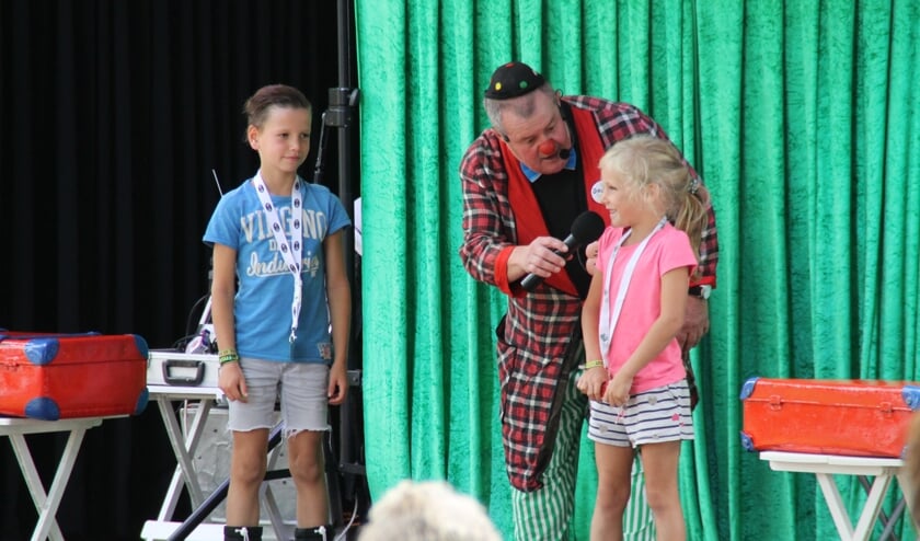 Op woensdag 14 augustus bezoekt een clown het bouwdorp.