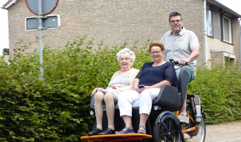 Dankzij de riksja kunnen mensen die niet meer zelfstandig kunnen fietsen, toch weer op pad.