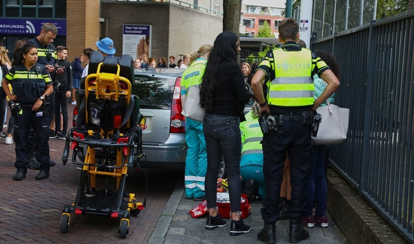 Meisje aangereden door auto voor TBL. (Foto: Gabor Heeres / Foto Mallo)