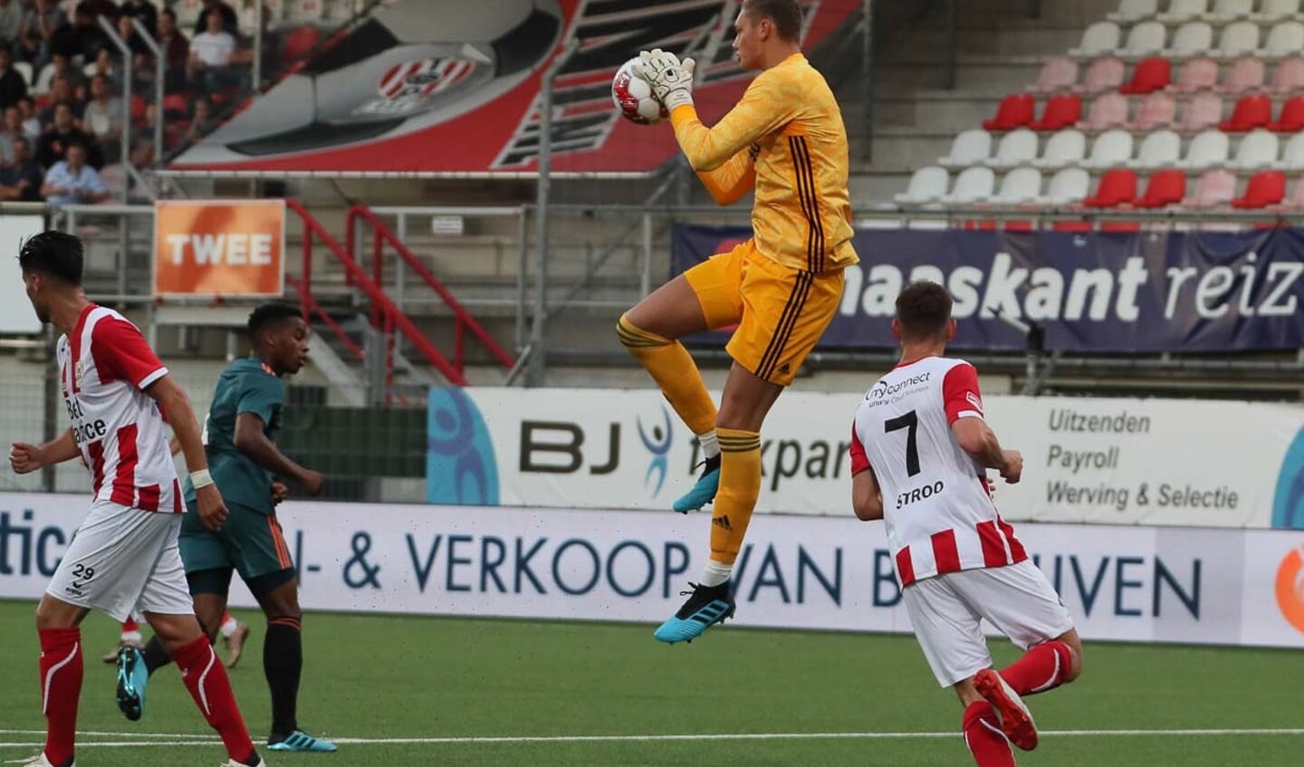 TOP Oss won van Jong Ajax. (Foto: Hans van der Poel)